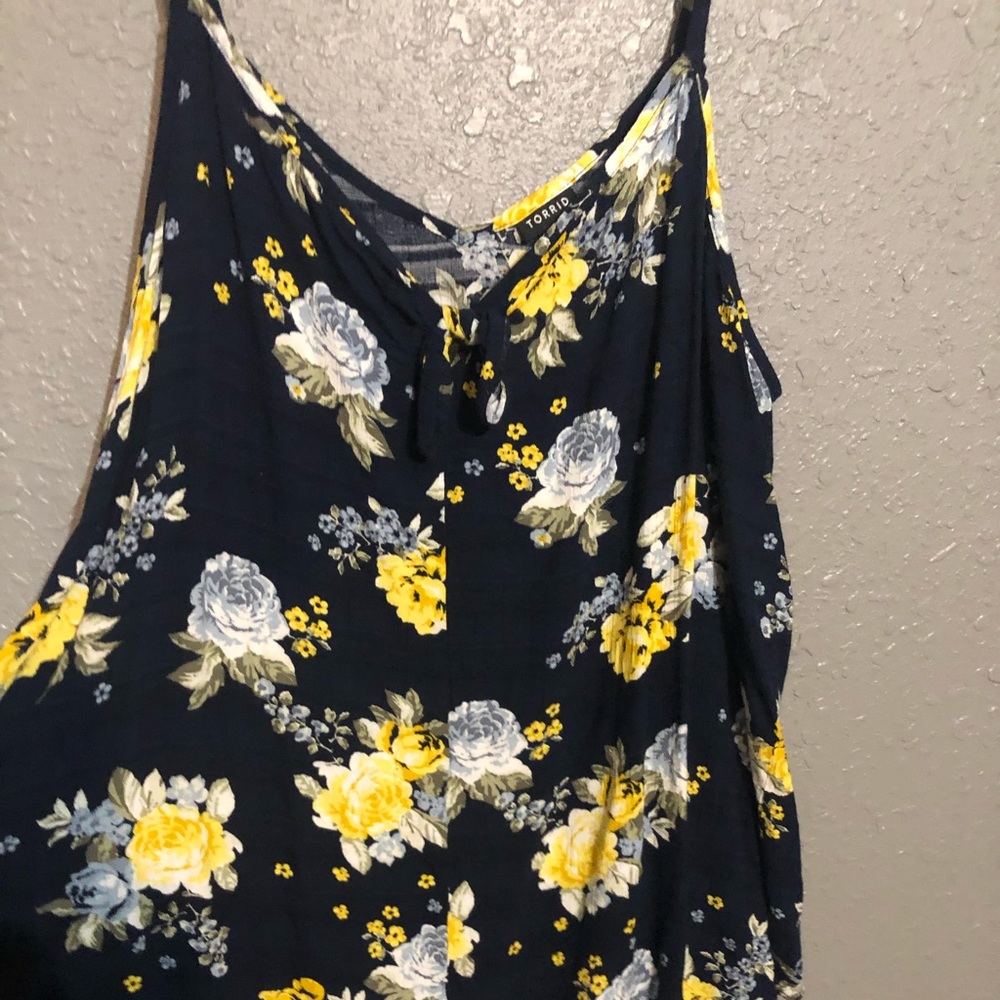 Torrid Size 3 Navy Floral Tank with Keyhole Front